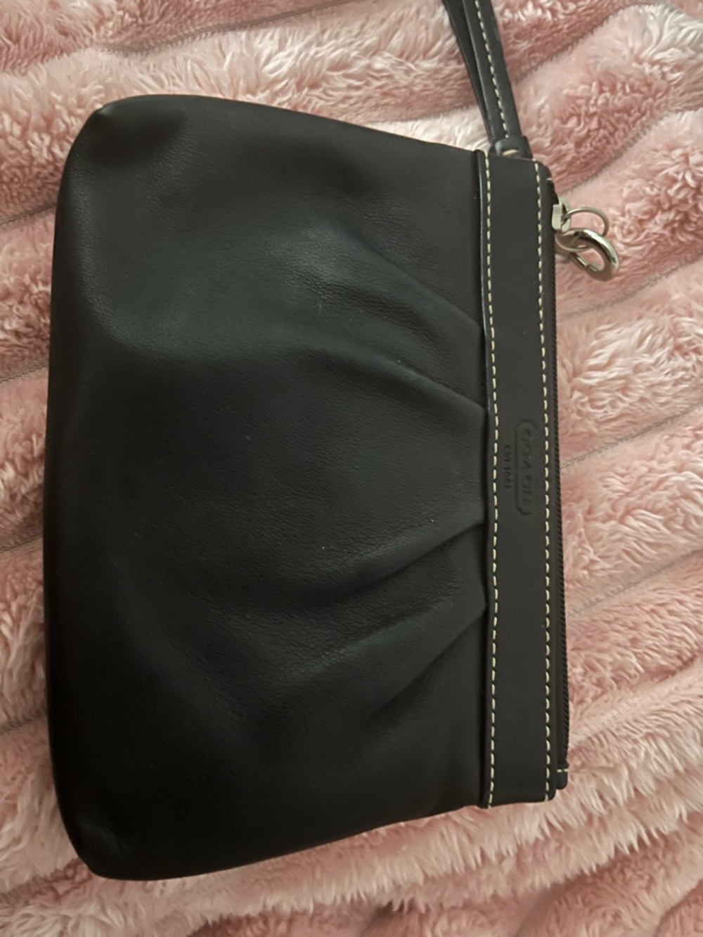 Y2K Coach Black Leather Wrist Strap with Contrast Stitching